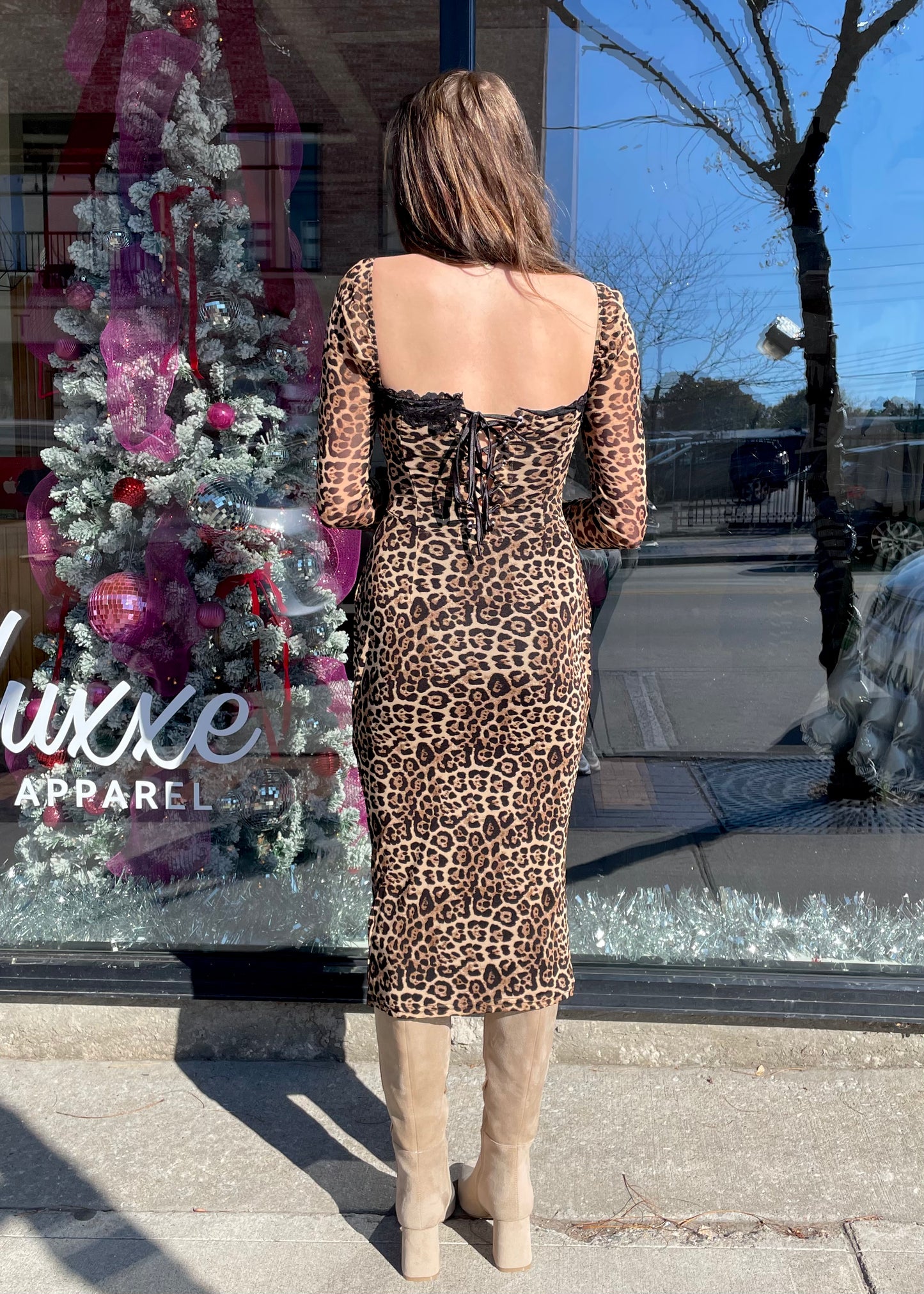 women's leopard midi dress with long sleeves, a sweetheart neckline with black black and a lace up corset back