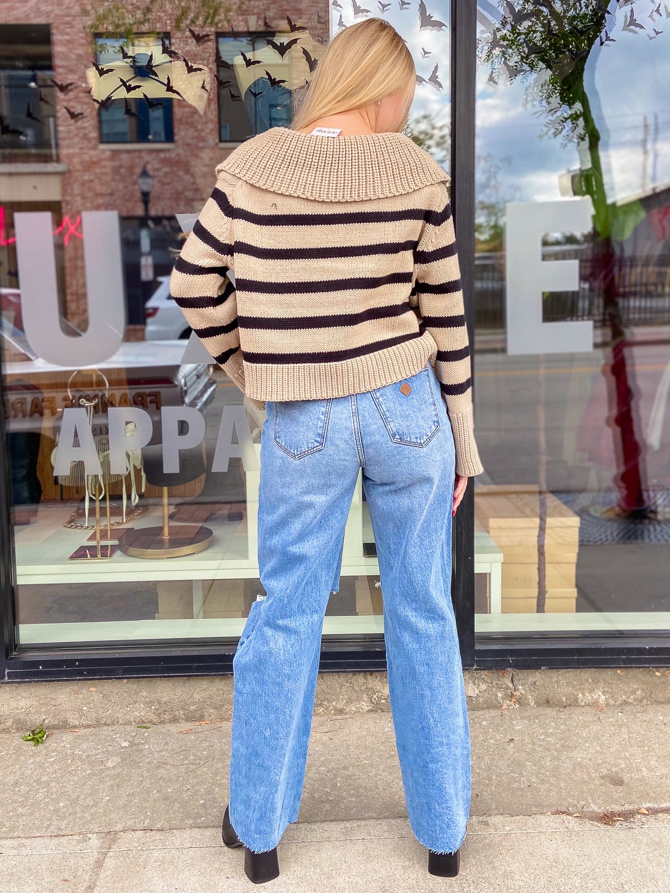 High rise vintage, mid blue denim Made with 49% recycled cotton Rigid denim is a non-stretch fabric