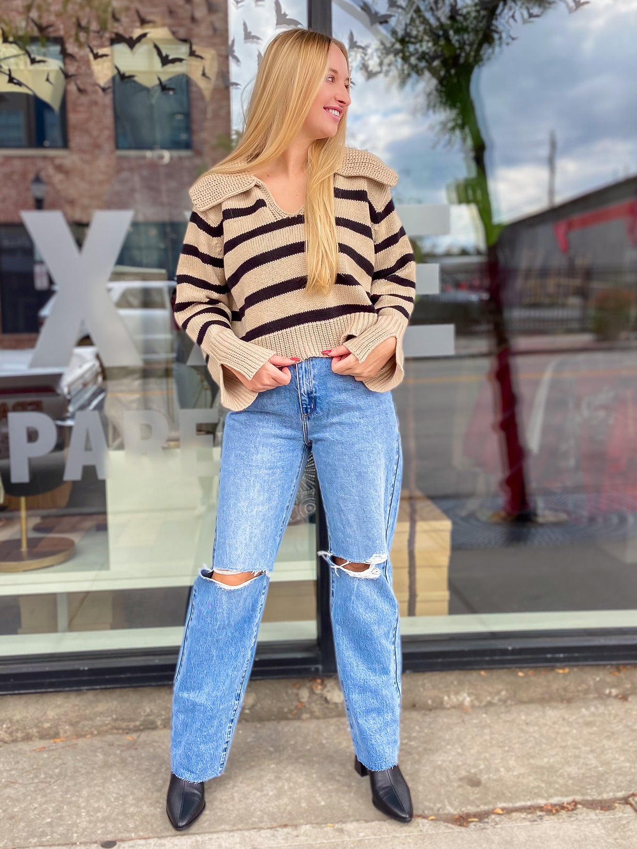 High rise vintage, mid blue denim Made with 49% recycled cotton Rigid denim is a non-stretch fabric