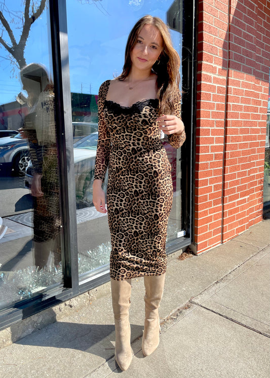 women's leopard midi dress with long sleeves, a sweetheart neckline with black black and a lace up corset back