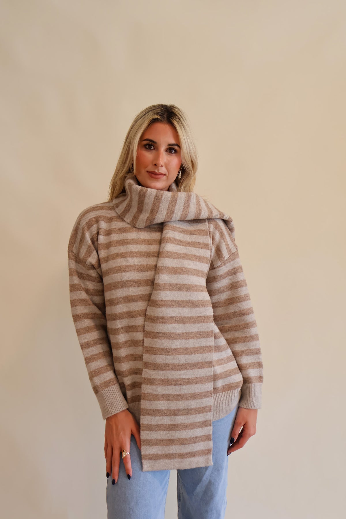 Delaney Sweater w/ Scarf Oatmeal-Taupe