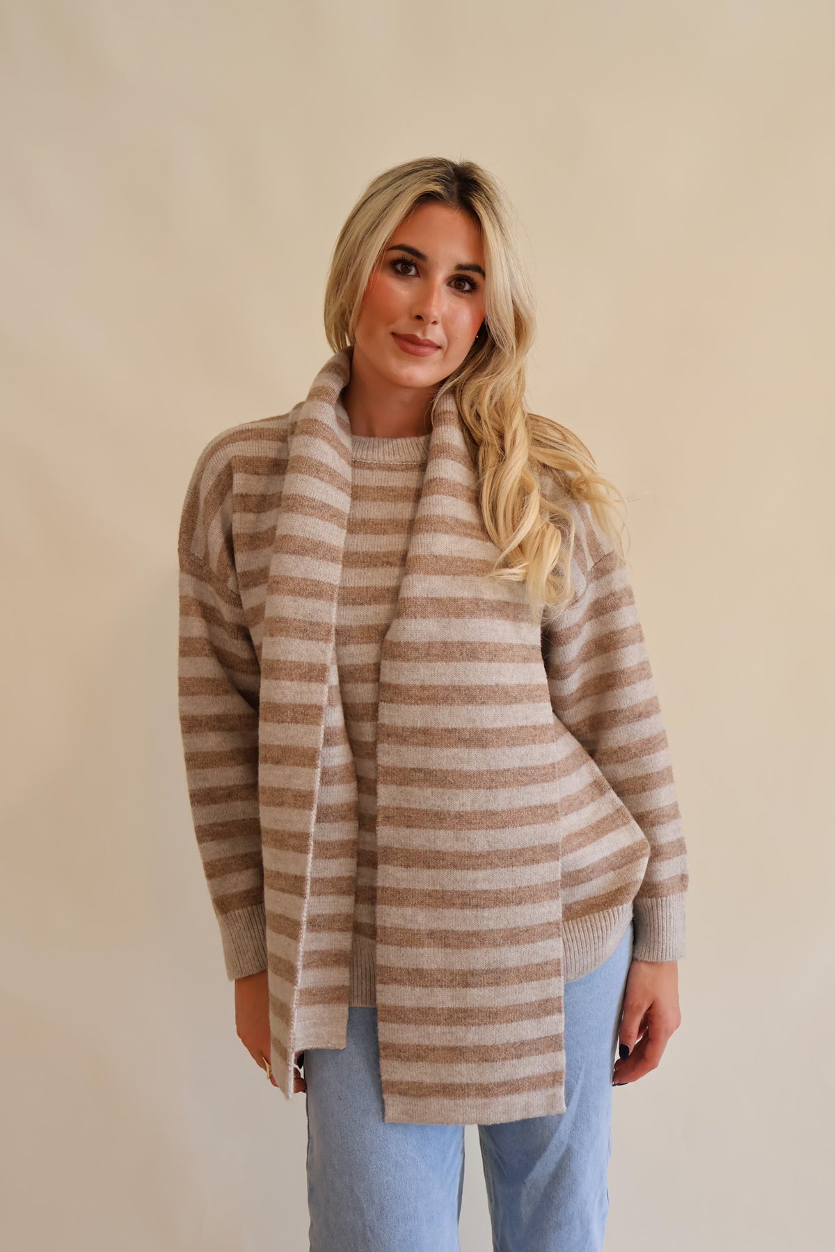 Delaney Sweater w/ Scarf Oatmeal-Taupe